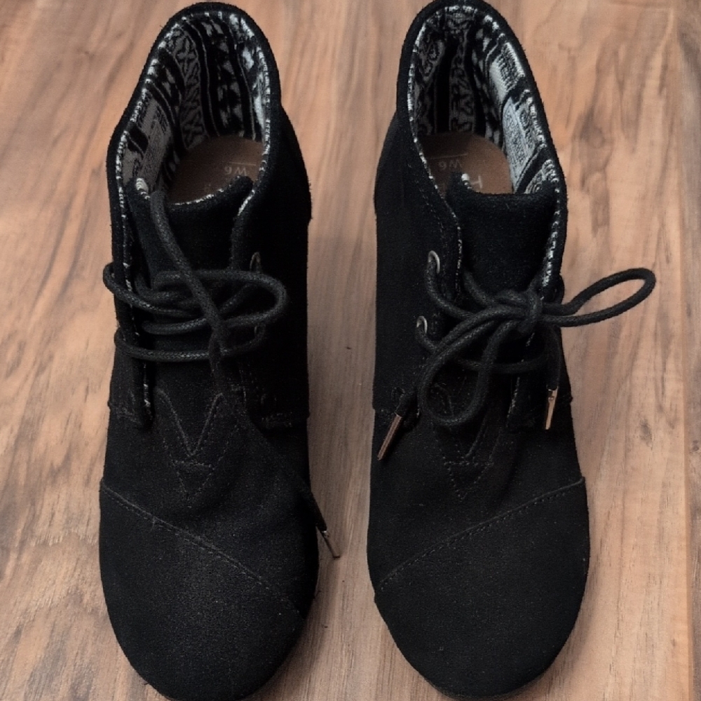 Toms Black Wedge 6W Ladies Lace Up Ankle Boots